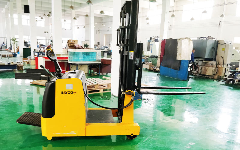 如何选择合适的电动堆高车