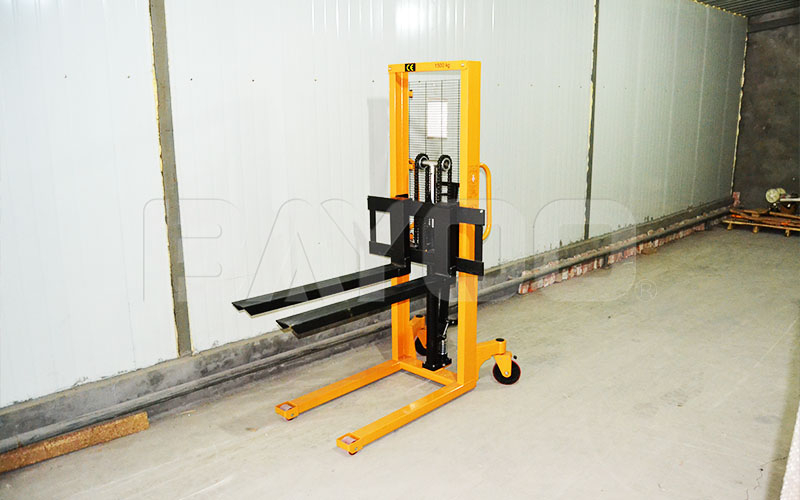 飞驰汽车-堆高车，手推升降平台
