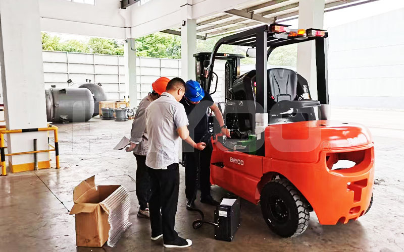 浙江中欣氟材公司电动叉车
